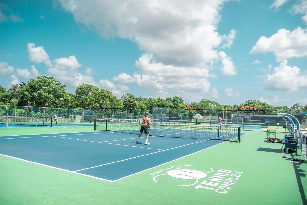 Cancun Tennis Inn Cancún Esterno foto